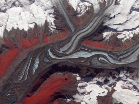 Lodowiec Sustina (Sustina Glacier) na Alasce w 2009 roku. Fot. NASA/GSFC/METI/ERSDAC/JAROS, U.S./Japan ASTER Science Team.